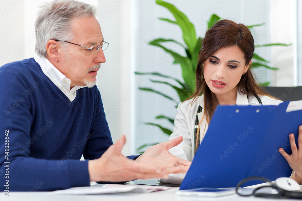 Fototapeta premium Patient talking to his doctor