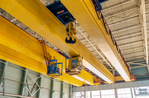 factory overhead crane photo