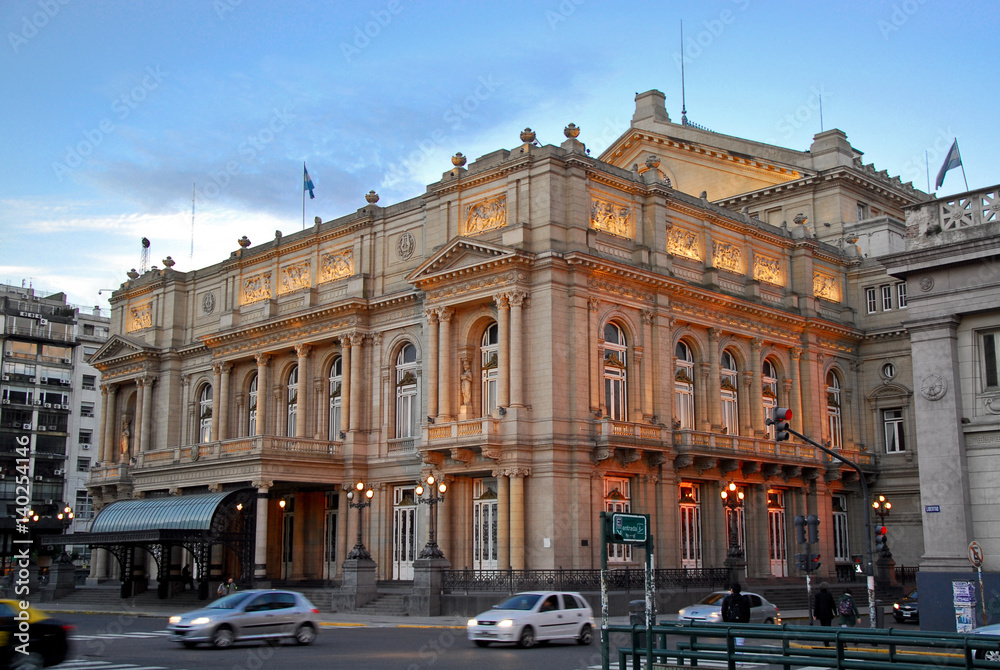 Fototapeta premium Colon Theatre at dusk