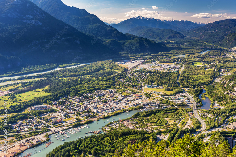 Scenic overlook of Squamish Town from the summit of the stawamus chief, British Columbia, Canada. - obrazy, fototapety, plakaty 