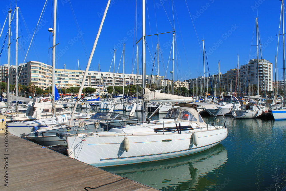 Carnon, Station balnéaire et port de plaisance à proximité de Montpellier