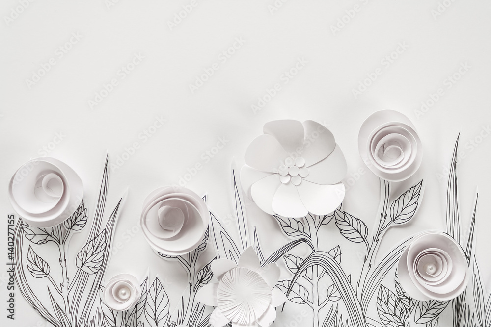 Fototapeta 3d papierowi kwiaty z malującymi liśćmi i trzonami na białym tle