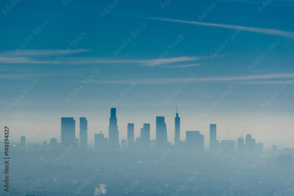Naklejka premium Mglista panorama Los Angeles, Kalifornia, USA