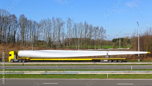 Wind power, transportation of a huge rotor blade