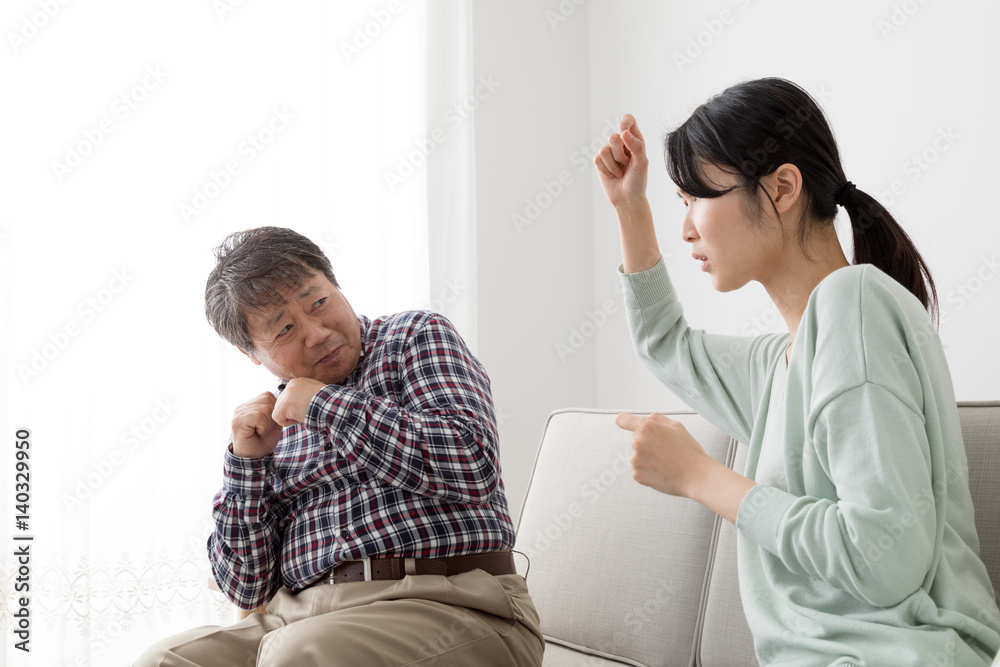Obraz premium 父親を怒る娘