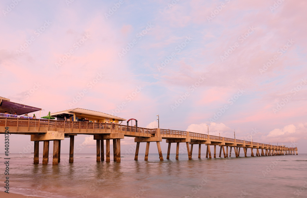 Fishing Peer at Dania Beach after Sunset, Fort Lauderdale, Florida, USA. Fishing Peer at Dania Beach after Sunset, Fort Lauderdale, Florida, USA.