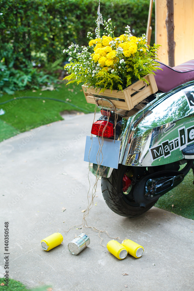 motorcycle or Scooters with just married sign and cans attached and flower  crate foto de Stock | Adobe Stock