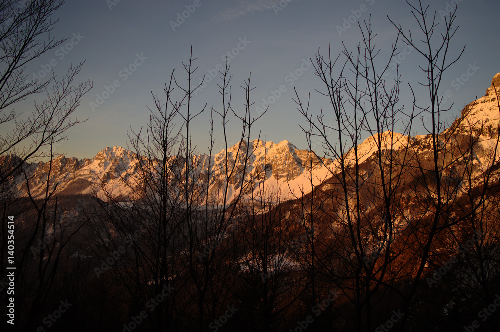 Fototapeta premium Alba d'inverno