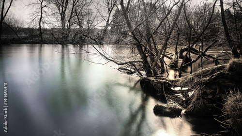 Die Ruhr bei Wickede in Langzeitbelichtung reduzierte Farben Schwarz Bronze photo