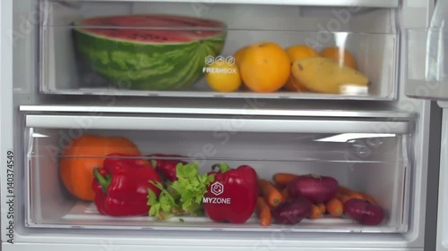 Wallpaper Mural Groceries in bridge in slow motion Torontodigital.ca