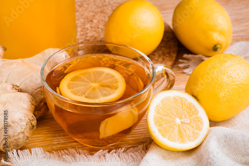Черный чай с лимоном, имбирем и медом