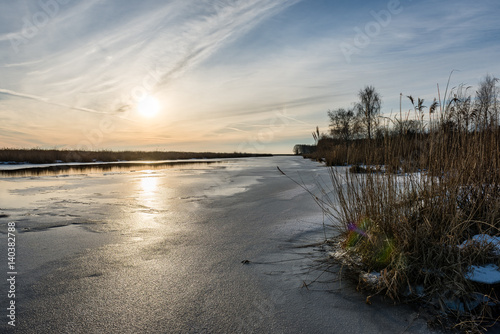 Fototapeta Naklejka Na Ścianę i Meble -  frozen countryside scene in winter