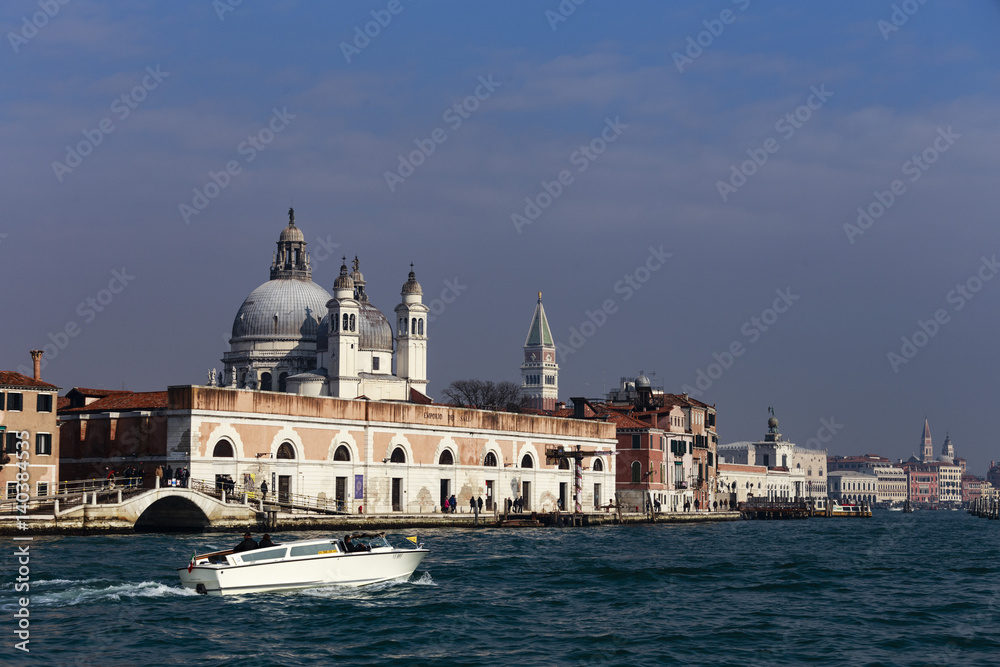 Una veduta di Venezia dal battello