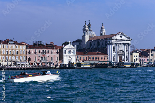 Una veduta di Venezia dal battello