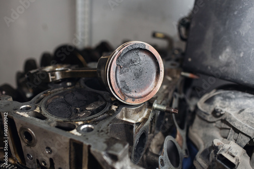 Engine valve car maintenance. A deposit on a piston, a large run a long service life
