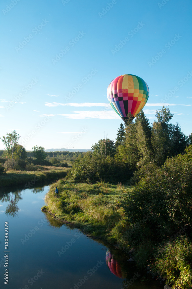 Fototapeta premium Balloon Over a Stream