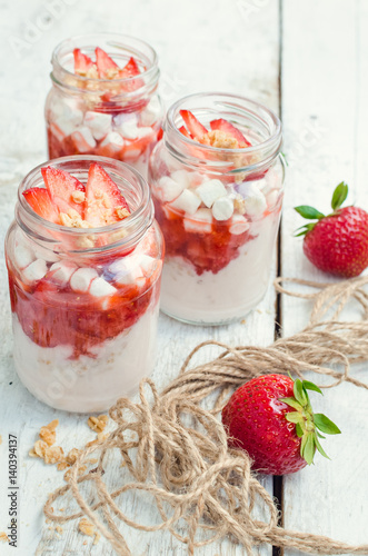 Yoghurt with strawberries