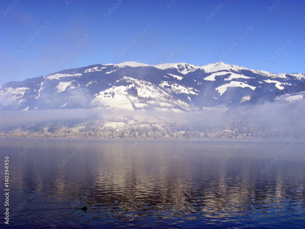 Fototapeta premium Zeller See mit Blick auf Thumersbach