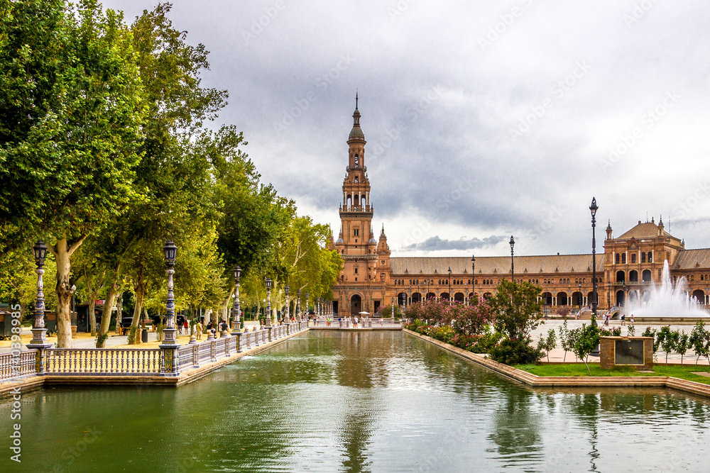 Wasserkanal am Plaza de España in Sevilla