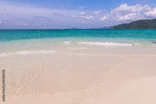 Fototapeta Naklejka Na Ścianę i Meble -  Blue water and the beach at lipe island south of Thailand