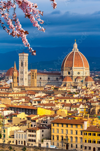 Canvas-taulu Duomo cathedral in Florence at spring, Italy