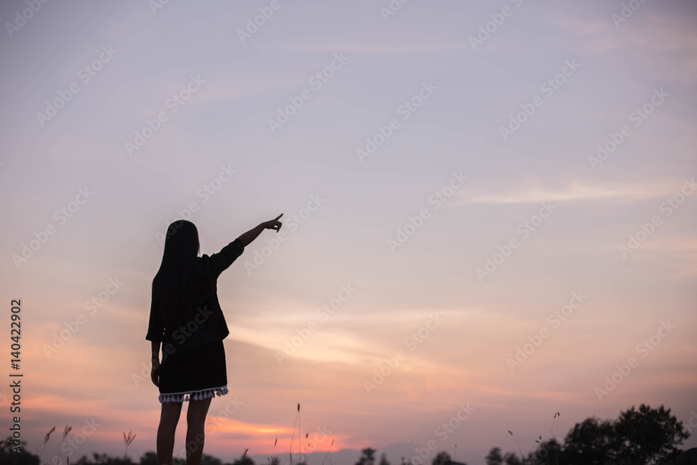 Fototapeta premium Woman hands sunsets 
