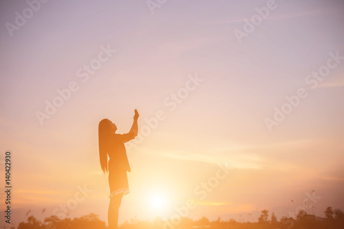Fototapeta Naklejka Na Ścianę i Meble -  Woman hands sunsets  