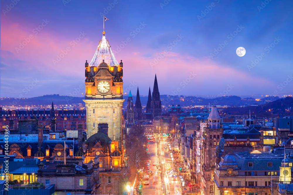 Fototapeta premium Old town Edinburgh and Edinburgh castle
