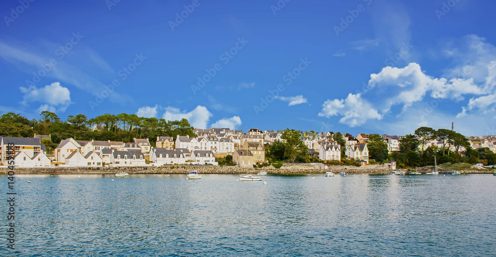 Vue panoramique sur le port et la ville d'Audierne, Finistère, Bretagne