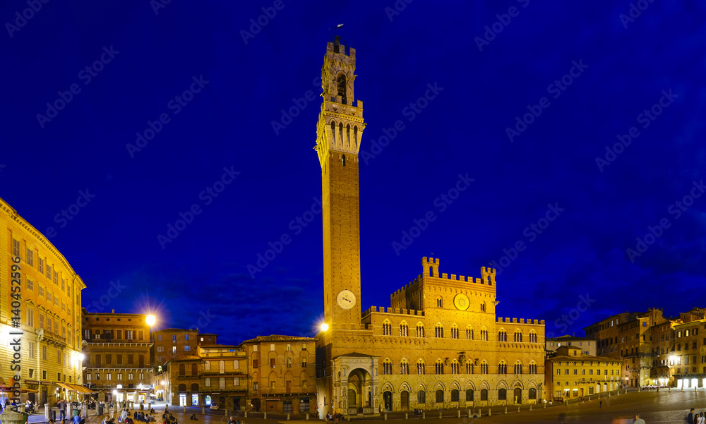 Fototapeta premium Torre del Mangia of the Palazzo Pubblico, Piazza del Campo, Old Town, Siena, Tuscany, Italy, Europe