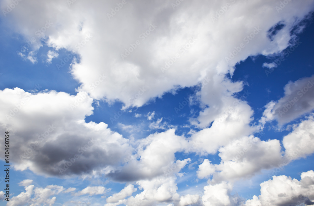 Obraz premium Grey clouds in the blue sky