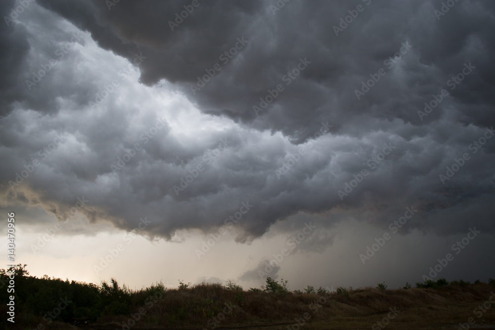 Horrifine clouds moving ahead of storm