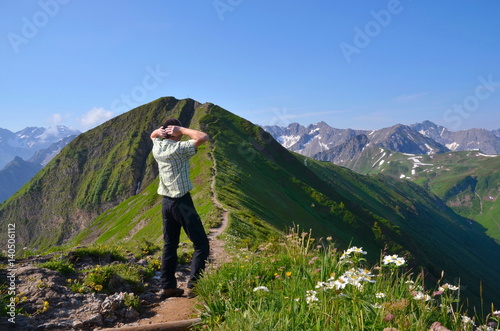 Entspannung und Erholung bei Wanderung in den Alpen