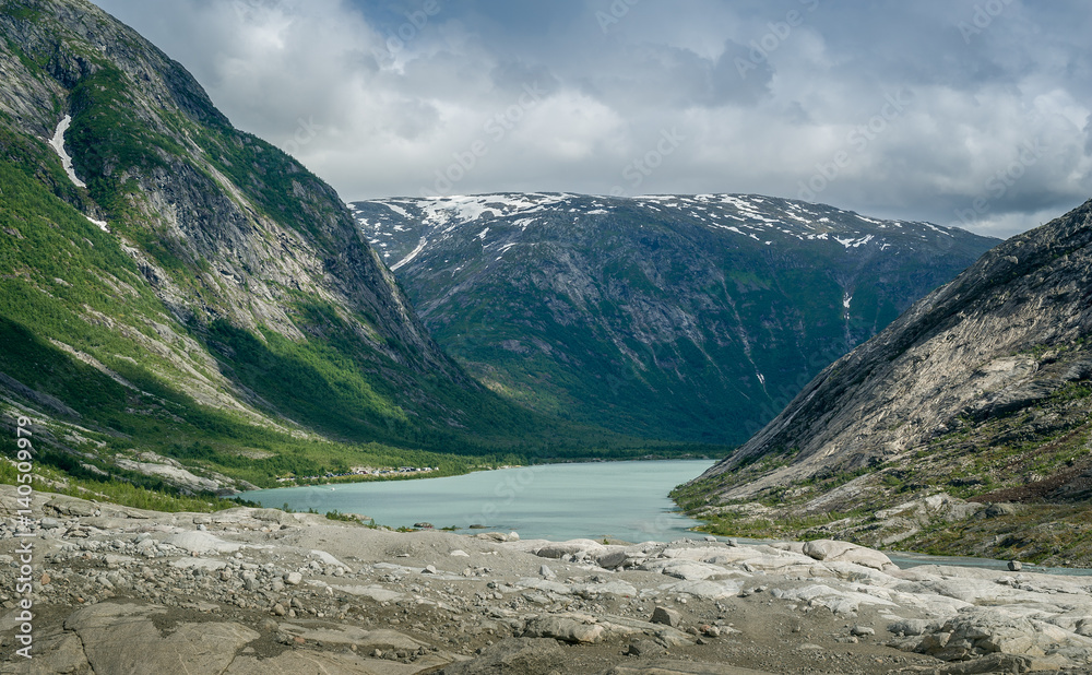 Obraz premium Nigardsbreen Glacier lake landscape.