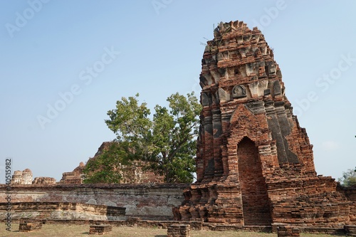 The image of the old pagoda backlight is a very pleasant image.