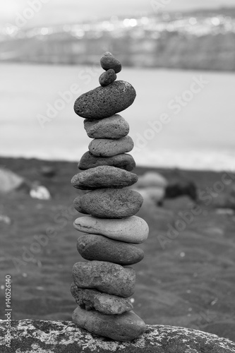 Piramide de piedras en la playa