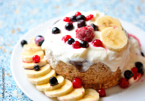 Healthy cake of oatmeal, yogurt, bananas and wild berries.