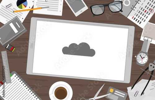 Schreibtisch mit Tablet - Cloud - Daten