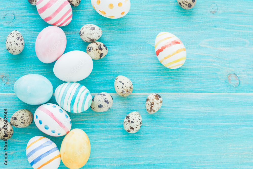 Obraz premium Colorful Easter Eggs on the rustic wooden background. Selective focus.
