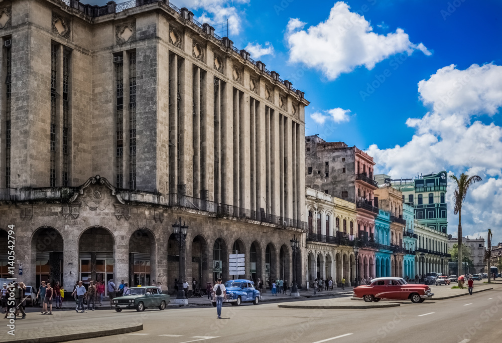 HDR - Straßen Szene in Havanna Kuba - Serie Kuba 2016 Reportage