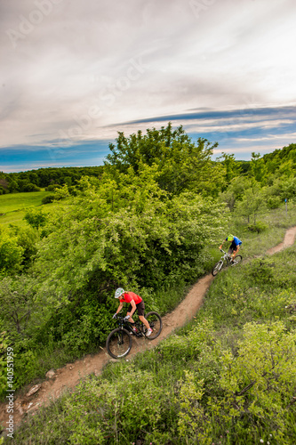 Obraz na płótnie Couple Mountain Biking on Single Track in the Forest w salonie