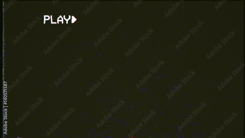 Vidéo Stock An old damaged VHS tape playing, black screen with PLAY text, 30 fps. A vintage