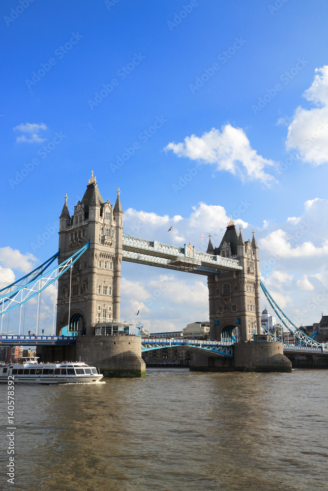 Fototapeta premium Tower Bridge in London