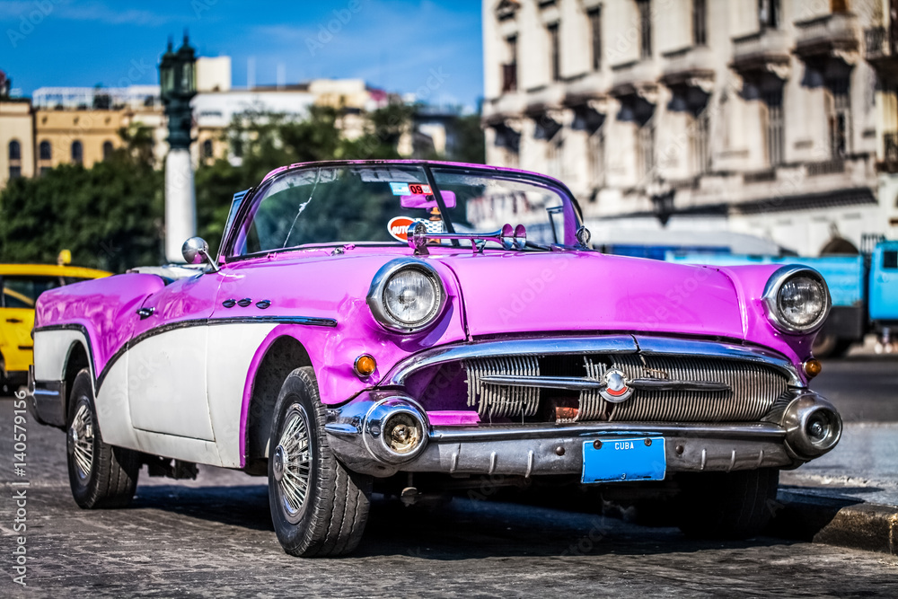 HDR - Amerikanisches pink Cabriolet Oldtimer in havanna Kuba - Serie Kuba Reportage