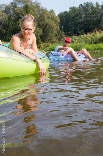 Obraz na płótnie Couple tubing down the river in the summer w salonie