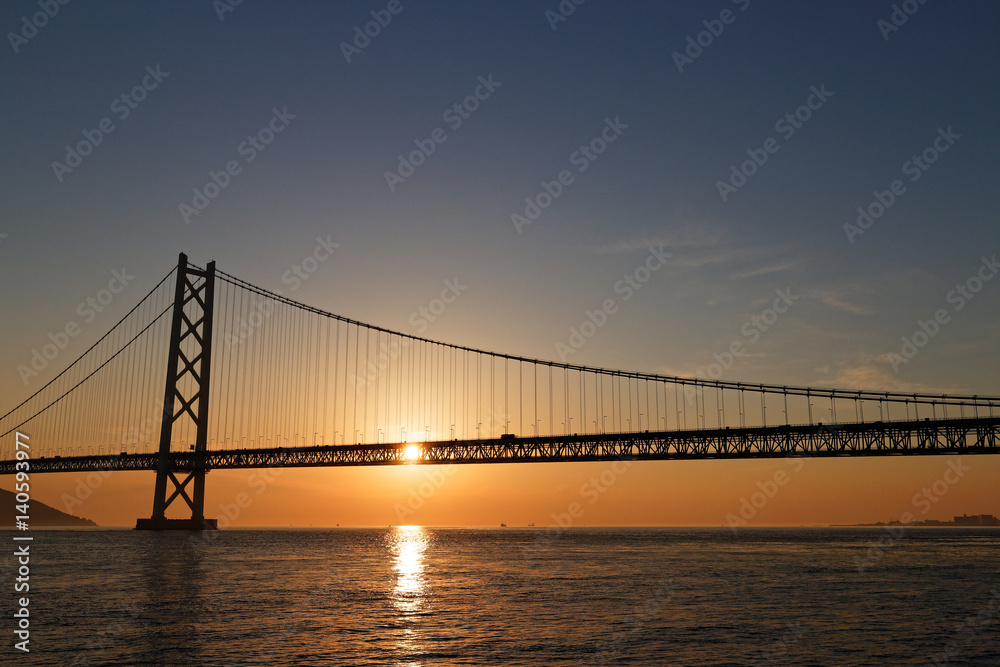 アジュール舞子から見る夕暮れの明石海峡大橋