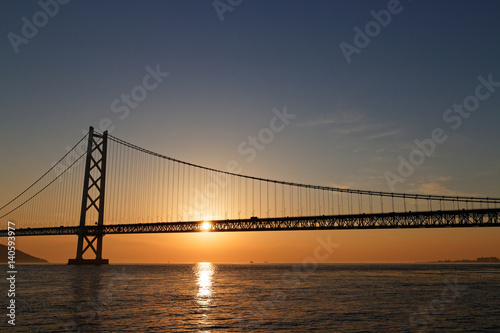アジュール舞子から見る夕暮れの明石海峡大橋