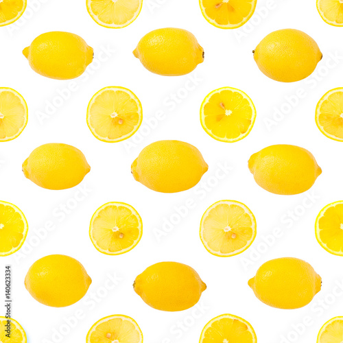 Seamless background or pattern with Fresh yellow lemons and slices © Vladimir Borozenets