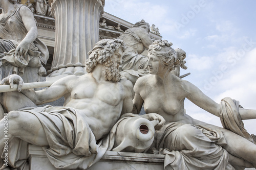 Canvas Print Marble sculptures of lovers: man and woman