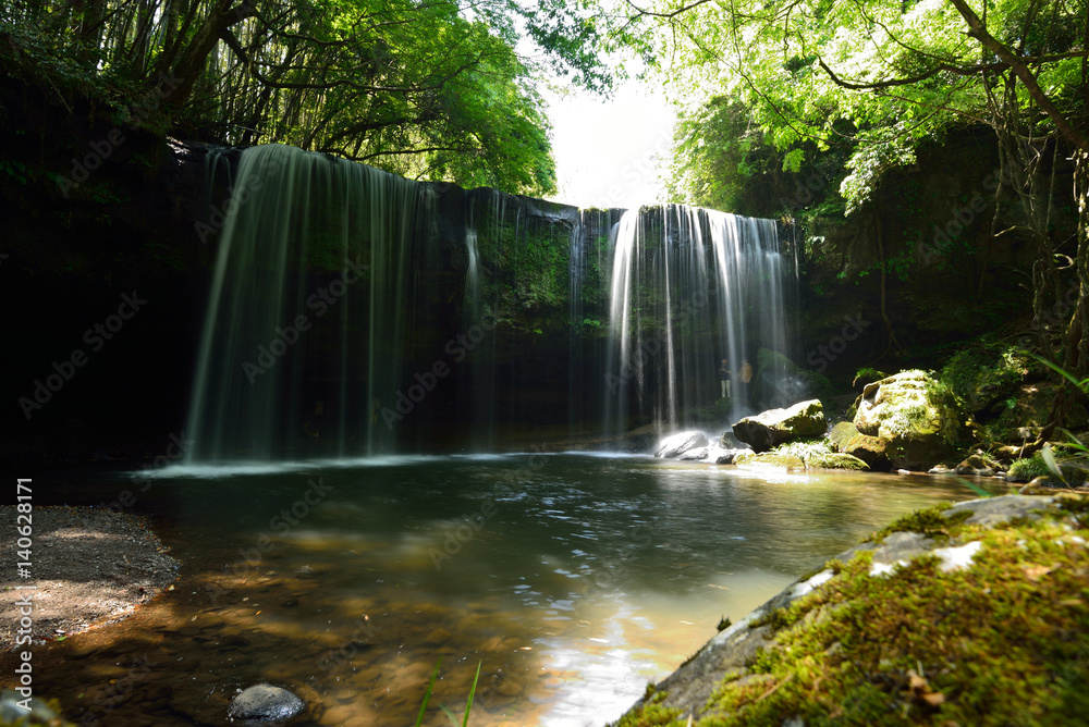 Obraz premium 新緑の頃 鍋ケ滝全景 熊本県 九州 